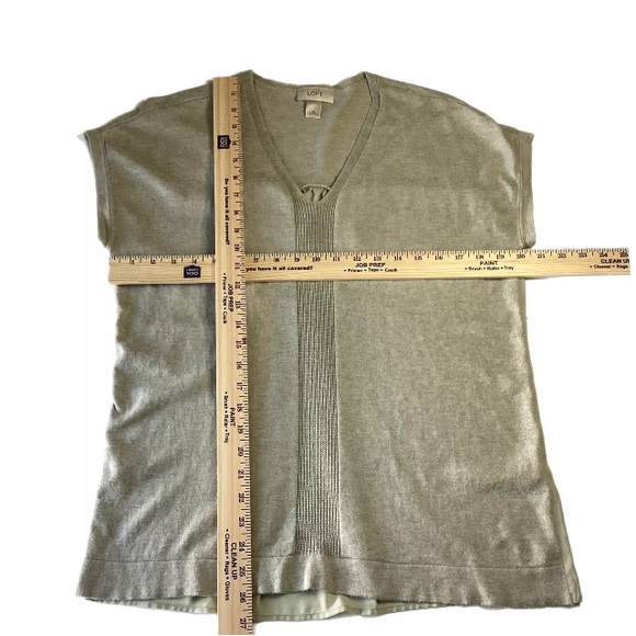 LOFT by Ann Taylor Women’s M knit pullover Celery green v-neck - Picture 6 of 10